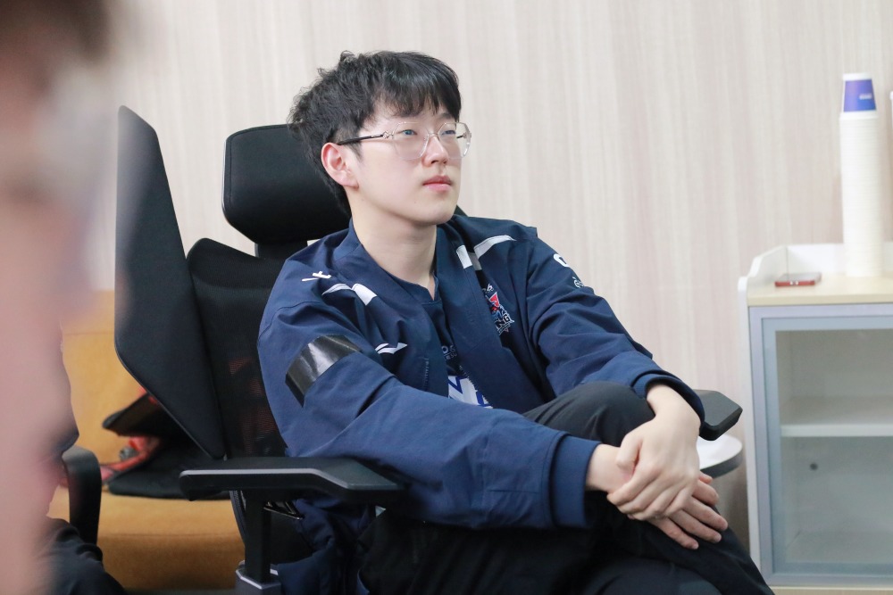 爱游戏官网-Faker焦点对战，Scout与70激战勇士分钟，领先优势明显胜负难料！-爱游戏官网